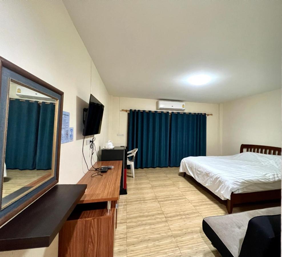 V Tharm Hotel Udonthani Kültér fotó
