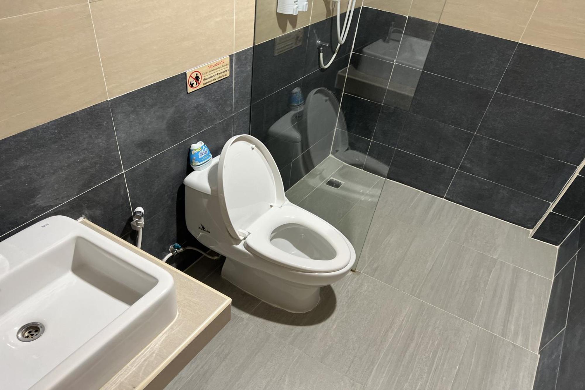 V Tharm Hotel Udonthani Kültér fotó